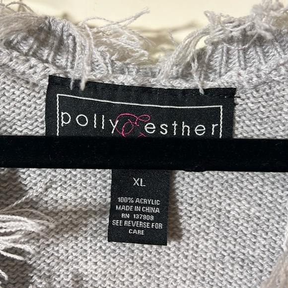 Poly & Esther Daisy Fringed V-Neck Sweater - Picture 4 of 10